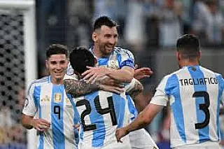 Messi marca, Argentina vence o Canadá e garante vaga na final