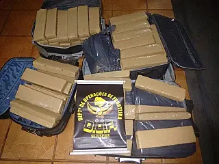 Homem abandona carro com 170 quilos de maconha