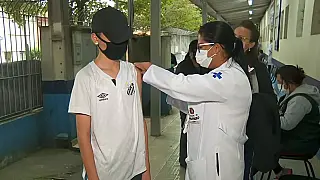 Saúde vai autorizar quarta dose da vacina a partir dos 50 anos