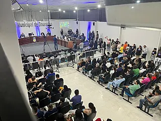 Câmara inicia trabalhos de 2025 com plenário lotado