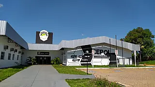 Bandidos invadem chácara, fazem idoso de refém e roubam caminhonete para levar a Bolívia
