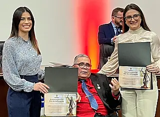 Creusimar homenageia advogadas em sessão