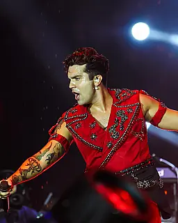 Luan Santana tem mal súbito em aeroporto de Divinópolis-MG