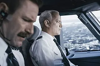 Filme de Tom Hanks sobre queda de avião é adiado