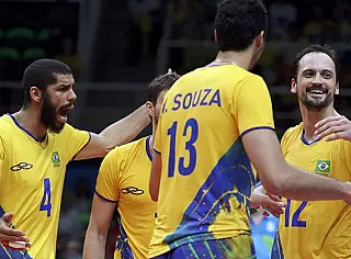 Brasil passa Argentina e faz semi do volei com a Rússia