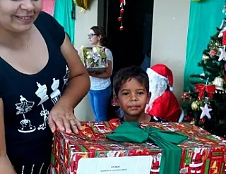 Grupo de mulheres faz a festa de crianças carentes em Dourados