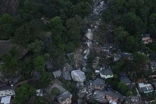Acidente em Vila Velha foi devido a desgaste na rocha