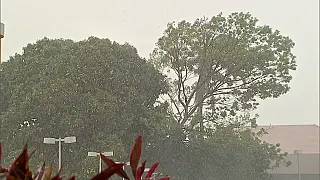 Chuva e tempo nublado marcam início de feriado em várias cidades
