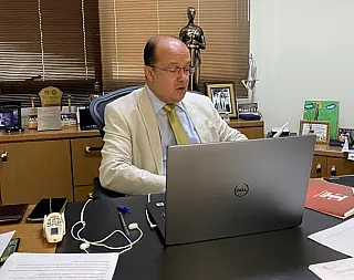 Barbosinha cobra explicações sobre pagamento de médicos: “dinheiro está na conta da Prefeitura”