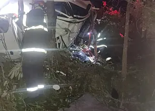 Duas pessoas morrem em capotamento