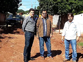 Vereador acompanha obras de esgoto na região do Monte Líbano