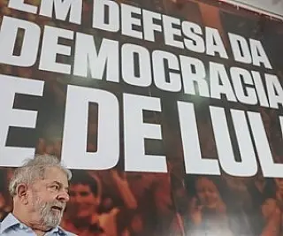 Justiça Federal proíbe ex-presidente Lula de sair do Brasil