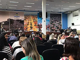 Servidores acompanham sessão extra de votação do PCCR na Câmara