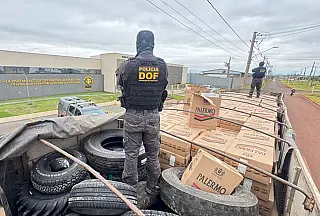 DOF apreende carreta com cigarros e pneus avaliados em mais de R$ 1 milhão