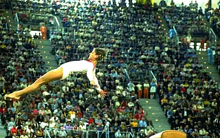 Para pagar dívidas e sobreviver campeã olímpica, Olga Korbut vende medalhas