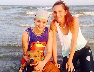 Mãe e filha se casam nos EUA e enfrentam acusação de incesto