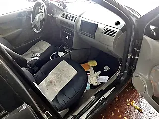 Adolescente de 13 anos é apreendido após revirar carro no centro da cidade