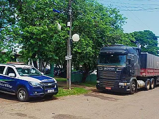 Caminhão roubado em SP, com motorista sequestrado, é recuperado pela PM de Ponta Porã