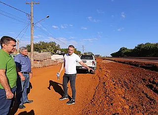 Prefeitura elimina alagamento e abre via nas Sitiocas
