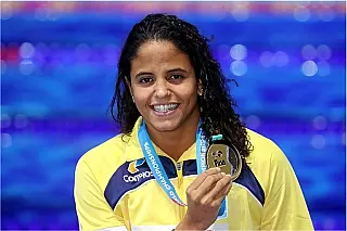 Etiene Medeiros fica 0s01 à frente da atleta chinesa Yuanhui Fu e leva o ouro em Budapaste