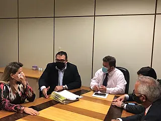 Prefeito Alan Guedes quer forçar volta às aulas presencial no auge da pandemia em Dourados