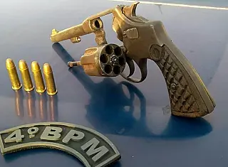 Menor preso com arma