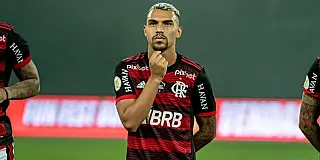 Jogador do Flamengo é roubado após título do Carioca: "Colocaram fuzil na minha cara"