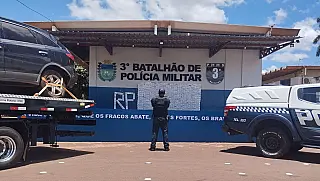 PM apreende veículo carregado com cigarros contrabandeados