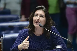 Simone Tebet apresenta PEC para evitar que ministros retornem ao Congresso somente para votar