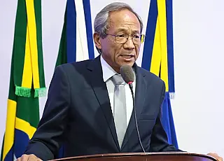 Elias Ishy cobra prefeito pelo não pagamento de 2024