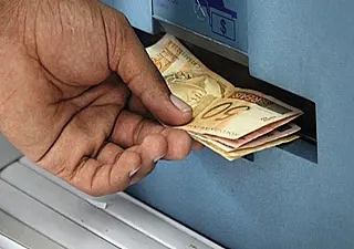 Alan antecipa pagamento dos salários dos servidores municipais com reajuste