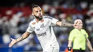 Santos derrota o Paysandu e mantém a liderança isolada