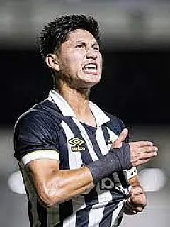 Santos triunfa para continuar em busca do quarto título
