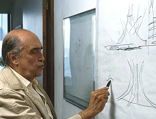 Niemayer estaria completando 116 anos