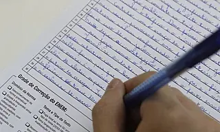 Com 30% de ausências, Enem cobra solução sobre como ensinar surdos