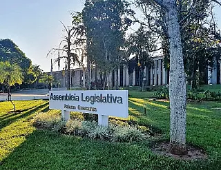 Deputados votam quatro projetos nesta quinta