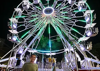 Natal Encantado ganha roda gigante na praça