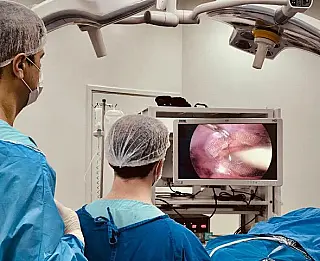 Cirurgia de hérnia inguinal em vídeo é feita na UFGD