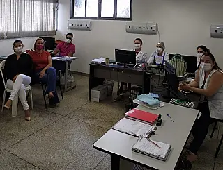 Vereadora Liandra ouve equipes do Hospital da Vida sobre falta de insumos e EPIs