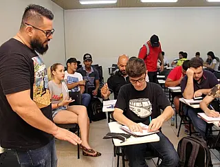 Em aula invertida, alunos de Engenharia viram professores na Unigran