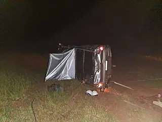 Pai e filho morrem após caminhonete capotar na BR-060 em MS