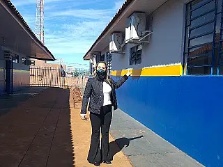 Emenda de Lia Nogueira beneficia escola com computadores e ar condicionado