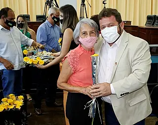 Câmara de Dourados homenageia servidoras no Dia da Mulher