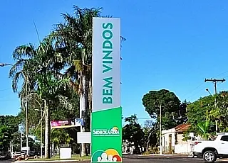 Mulher discute com marido após festa e é morta com facada