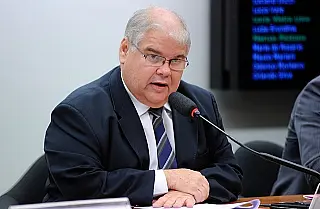 Mandado de busca e apreensão é cumprido no gabinete do deputado Lúcio Vieira Lima, irmão de Geddel
