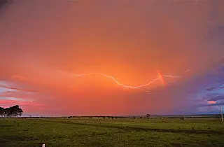 Domingo terá nebulosidade, sol e previsão de chuva em MS