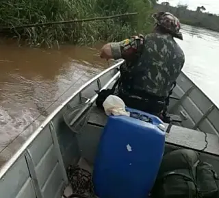 PMA atua três com barco, motor e petrechos ilegais de pesca