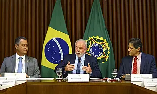 "Não podemos ficar chorando o dinheiro que falta", diz Lula