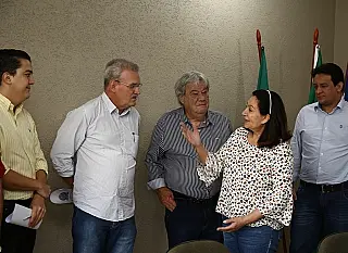 Geraldo Resende presta contas do mandato à prefeita de Dourados
