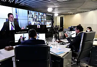 Senado deve votar nesta terça-feira PEC que adia eleições municipais